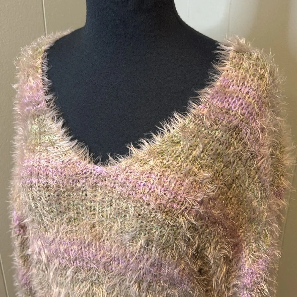 NWT Free People Women’s Medium V Neck Sweater Fuzzy Fringe Knit Comfy Cozy